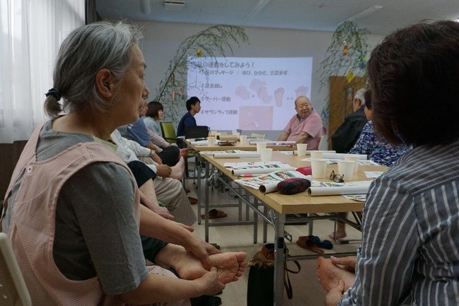 足の土踏まずをほぐしましょう！