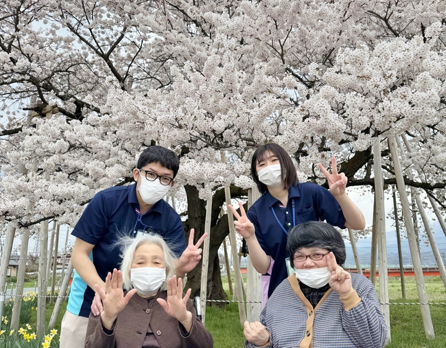 ７